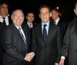 Richard Prasquier serrant la main de Nicolas Sarkozy lors du dîner du Crif au pavillon d'Armenonville le 3 février 2010