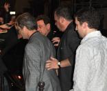 Mel Gibson et sa compagne Oksana vont dîner à Paris dans le restaurant Chez L'Ami Louis le 3 février 2010
