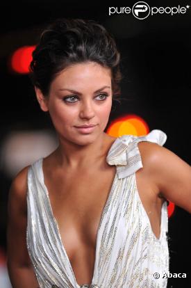 La craquante Mila Kunis sur tapis rouge...