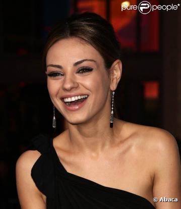 La craquante Mila Kunis sur tapis rouge...