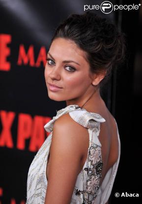 La craquante Mila Kunis sur tapis rouge...