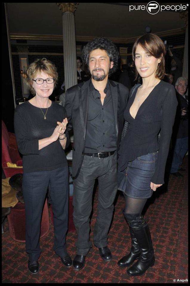 Miou-Miou, Radu Mihaileanu et Dolorès Chaplin à l'occasion de la grande soirée donnée pour les deux millions d'entrées au box-office du Concert, au Ritz Club, à l'Hôtel Ritz, à Paris, le 5 février 2010.