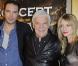 Mélanie Laurent avec Nicolas et Guy Bedos à l'occasion de la grande soirée donnée pour les deux millions d'entrées au box-office du Concert, au Ritz Club, à l'Hôtel Ritz, à Paris, le 5 février 2010.
