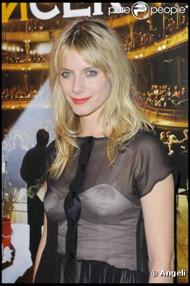 Mélanie Laurent à l'occasion de la grande soirée donnée pour les deux millions d'entrées au box-office du Concert, au Ritz Club, à l'Hôtel Ritz, à Paris, le 5 février 2010.