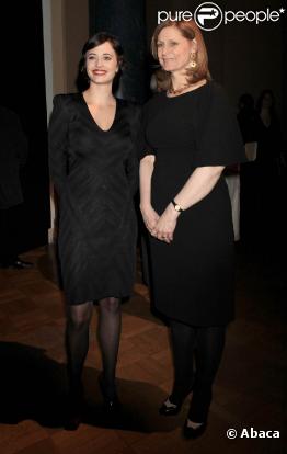 La ravissante Eva Green, aux côtés de Sarah Brown, à l'occasion des Evening Standard British Film Awards, au Movieum de County Hall, à Londres, le 8 février 2010. 