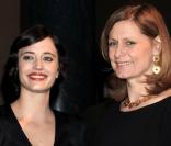 La ravissante Eva Green, aux côtés de Sarah Brown, à l'occasion des Evening Standard British Film Awards, au Movieum de County Hall, à Londres, le 8 février 2010. 