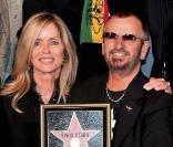 Ringo Starr reçoit son étoile sur le Walk of fame, avec sa femme Barbara Bach, à Los Angeles, le 8 février 2010 !