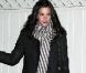 Liv Tyler en mode totalement décontract'. Sa pièce préférée ? Le legging, qu'elle rend plus classe avec un sac couture et un bazer tendance.  