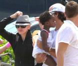 Madonna, sa fille Mercy, ainsi que Jesus Luz à Rio de Janeiro
