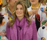 Letizia d'Espagne, au palais de la Zarzuela, pose avec une équipe déjantée et... engagée ! 19/02/2010