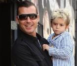 Gavin Rossdale à l'anniversaire de Cruz Beckham avec ses adorables fistons