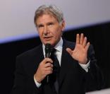 Harrison Ford et son César d\'honneur lors de la 35e cérémonie des César le 27 février 2010