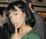 Mathilda May applaudi Pierre-François Martin-Laval dans sa pièce Spamalot