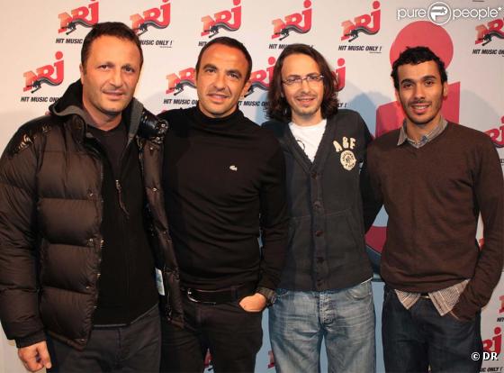 Arthur entouré de Nikos Aliagas, Florian Gazan, Mustapha el Atrassi, pour le  6/9  sur NRJ, le 1er mars 2010 !