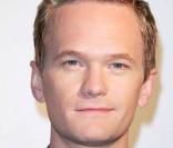 Neil Patrick Harris, star de la série How I Met Your Mother dans un épisode spécial avec Jennifer Lopez 