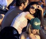 Gerard Butler au sommet de l'Arpoador à Rio de Janeiro et accompagnée du mannequin Beatriz Coelho le 16 février 2010