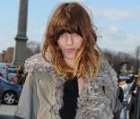 Lou Doillon mixe les matières comme personne et le résultat est là : un style rock bohème qu'on adore ! 