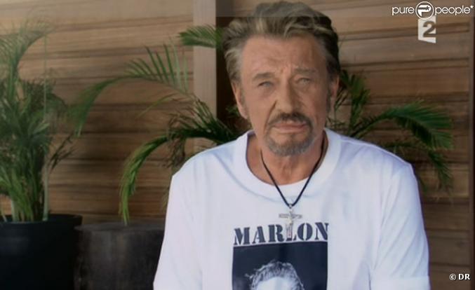 Johnny Hallyday remporte la Victoire de la Tournée de l'année pour son Tour 66. Résidant à Los Angeles, il a enregistré un émouvant message de remerciements.