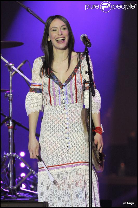 Emily Loizeau à la cérémonie des 25e Victoires de la Musique, au Zénith, à Paris. 06/03/2010