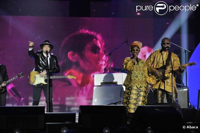 Matthieu Chedid, et Amadou et Mariam à la cérémonie des 25e Victoires de la Musique, au Zénith, à Paris. 06/03/2010