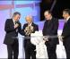 Charles Aznavour, Michel Drucker, Frédéric Mitterrand et Nagui à la cérémonie des Victoires de la Musique 2010.