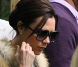 Victoria Beckham à Los Angeles dans un manteau de fourrure par 25 degrès ! Le 6 mars 2010