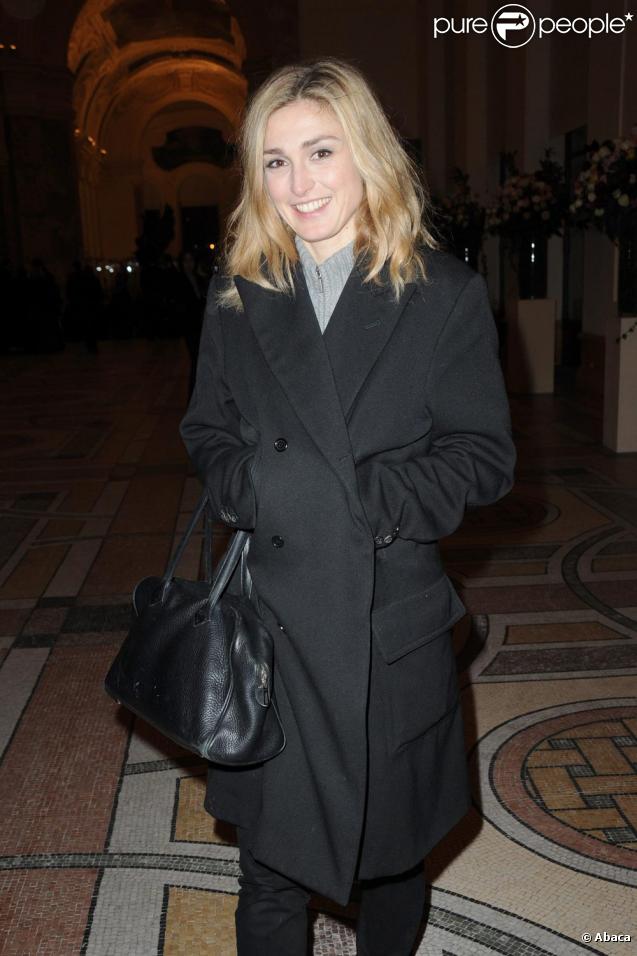 Julie Gayet au vernissage de l'exposition Yves Saint Laurent le 10 mars