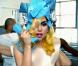 Lady Gaga atteint les sommets du  weird  et du pop-art avec Jonas Akerlund et Beyoncé dans le clip tarantinesque de  Telephone  !