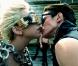 Lady Gaga atteint les sommets du  weird  et du pop-art avec Jonas Akerlund et Beyoncé dans le clip tarantinesque de  Telephone  !
