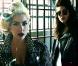 Lady Gaga (photo : avec sa soeur Natalie) atteint les sommets du  weird  et du pop-art avec Jonas Akerlund et Beyoncé dans le clip tarantinesque de  Telephone  !