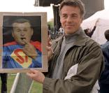 Bruno Gaccio et la photo de Messier appelé Méga Menteur dans les guignols 
