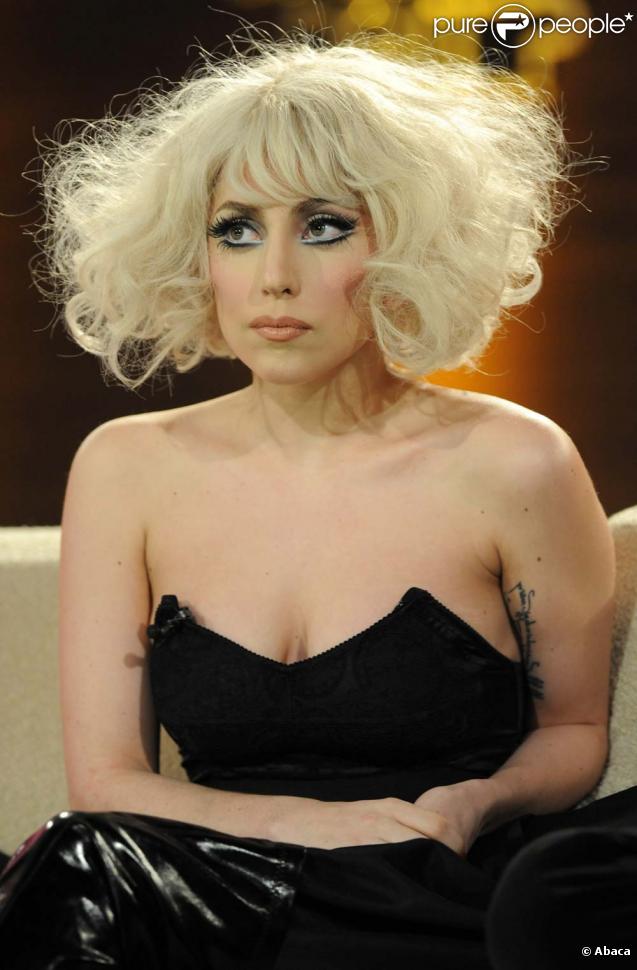 Lady Gaga victime d'un coup de fatigue à Auckland, le 13 mars 2010 !