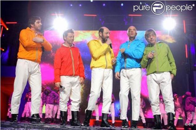 Patrick Fiori, Christophe Maé, Kad Mérad, Pascal Obispo et Jean-Louis Aubert aux Enfoirés 2010