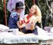 La sculpturale et toute refaite Heidi Montag, lors d'une journée sous le soleil de Malibu, au nord de Los Angeles, le 16 mars 2010.