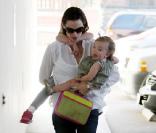 Jennifer Garner en compagnie de ses filles Seraphina et Violet (16 mars 2010 à Los Angeles)