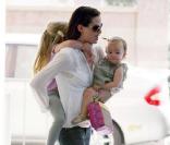 Jennifer Garner en compagnie de ses filles Seraphina et Violet (16 mars 2010 à Los Angeles)