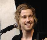 Julien Doré, à l'affiche du film  Ensemble, nous allons vivre une très, très grande histoire d'amour  le 7 avril 2010