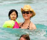Johnny Hallyday, sa femme Laeticia et leur fille Jade à St Barth en février 2006