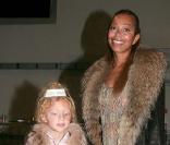 La petite Anna, fille de Boris Becker, et sa mère Angela Ermakowa, en 2007 ! 