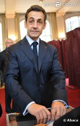 Lance Armstrong a offert un joli vélo à Nicolas Sarkozy.
