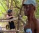 Coumba fait confiance à Freddy pour la construction du bivouac (épisode 1/26 mars 2010)