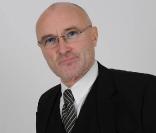 Phil Collins souffre de sévères dommages nerveux, qui l'empêchent de se servir de ses mains correctement... Délicat pour un batteur...