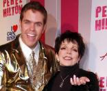 Liza Minnelli et Perez Hilton lors de la fête d'anniversaire des 32 ans de Perez Hilton au Paramount Studios à Hollywood le 27 mars 2010 