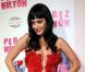 Katy Perry très dénudée sur le dos d'un éléphant et Lindsay Lohan pas très stable pour un anniversaire déjanté !