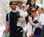 Tobey Maguire, sa femme Jennifer et leurs enfants Ruby et Otis se rendent à la fête de Pâques organisée par Ron Meyer, le papa de Jennifer, à Malibu, le 4 avril 2010