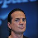 Francis Lalanne : Après son malaise, le chanteur SDF va mieux et quitte l'hôpital !