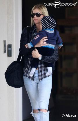 Elin Nordegren, l'épouse de Tiger Woods, a profité d'un agréable week-end de Pâques à Key Biscane avec son fils Charlie, en compagnie de Roger Federer, sa femme Mirka et leurs jumelles