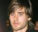 En novembre 2004, Jared se la joue enfant sage et opte pour une mèche sur le visage et des cheveux légèrement plus longs derrière.