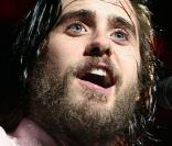 Cheveux longs, barbe de 15 jours... du grand n'importe quoi !  
