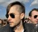 En mars 2010, Jared Leto opte pour la crête et les cheveux rasés sur le côté. Aurait-il décidé de copier la jolie Rihanna ?